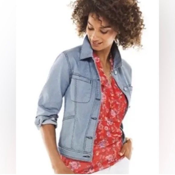 CABI “Crush” Ruffle V Neck Sleeveless Soft Feminine Rose Print on Bold Red Top M - Picture 2 of 9